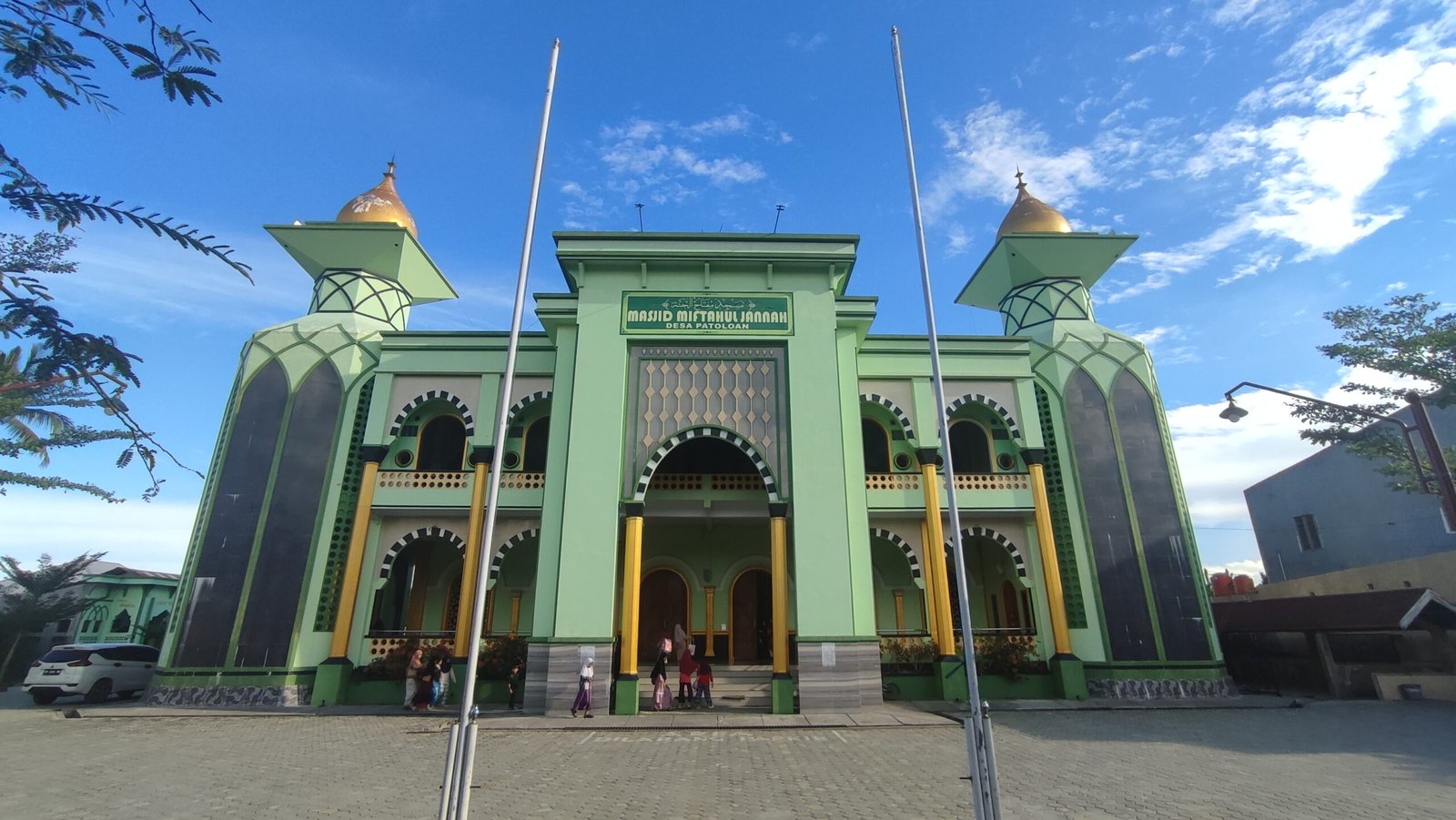 Masjid Mifatul Jannah: Pusat Kehidupan Berkelanjutan di Cilacap